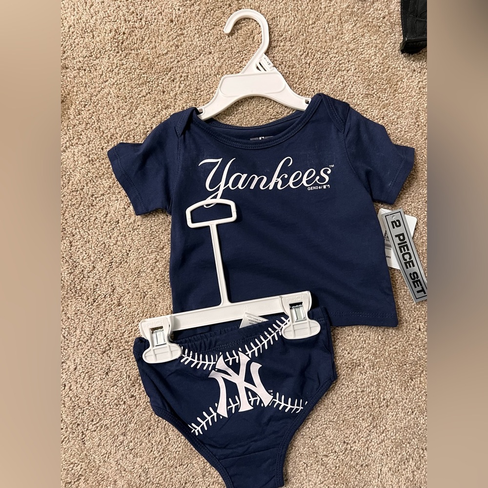 New York Yankees 2 piece tops and bottoms
